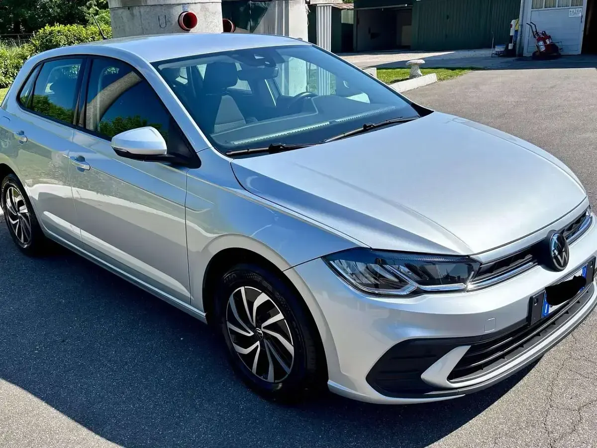Usata VW Polo Life 95 CV (69 kW) 2023 Argento Utilitaria