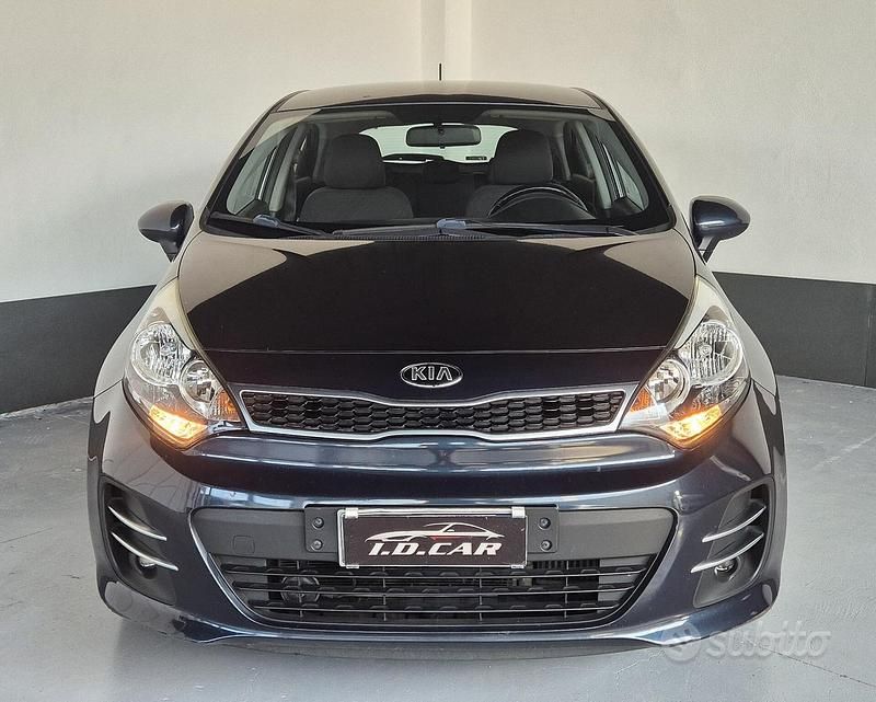 Usata Kia Rio Active 75 CV (55 kW) 2015 Blu Berlina