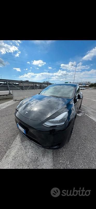 Nero Usata 2023 Tesla Model Y RWD SUV | 32.500 € (Buon prezzo) - Immagine 1/4