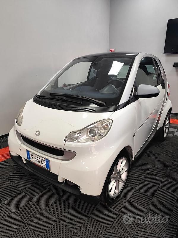 Bianco Usata 2010 Smart ForTwo Coupé Coupé | 4000 € (Buon prezzo) - Immagine 1/4