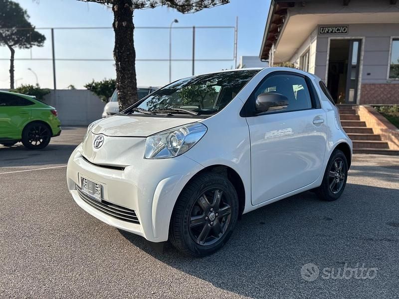 Bianco Usata 2010 Toyota iQ Sol Due volumi | 6900 € (Cara) - Immagine 1/4