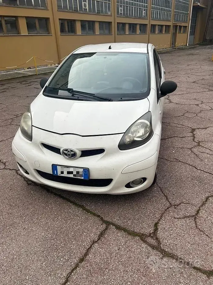 Usata Toyota Aygo 68 CV (50 kW) 2011 Bianco Utilitaria