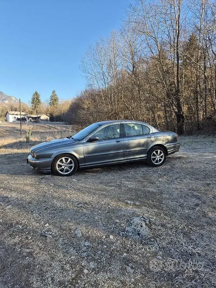 Usata Jaguar X-type 131 CV (96 kW) 2004 Grigio Berlina