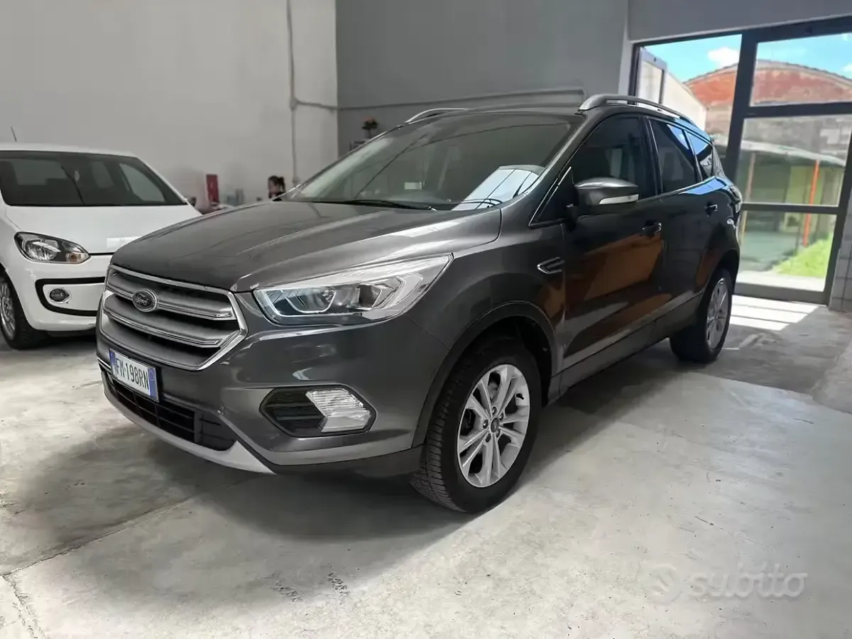 Usata Ford Kuga S 120 CV (88 kW) 2017 Grigio SUV