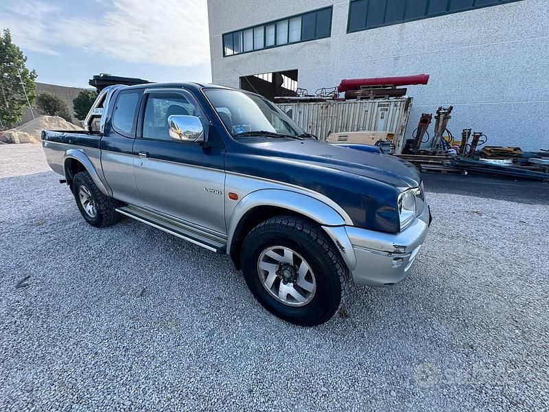 Usata Mitsubishi L200 87 CV (63 kW) 2000 Blu Pick-up