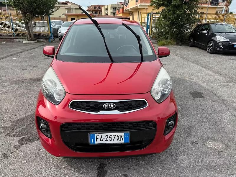 Usata Kia Picanto 67 CV (49 kW) 2015 Rosso Utilitaria