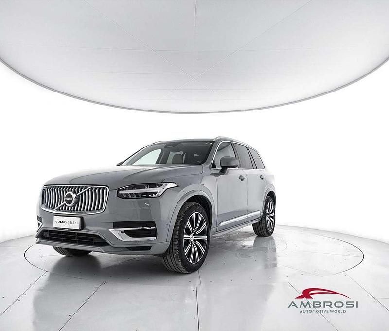 Grigio Usata 2023 Volvo XC90 Plus SUV | 44.700 € (Buon prezzo) - Immagine 1/4