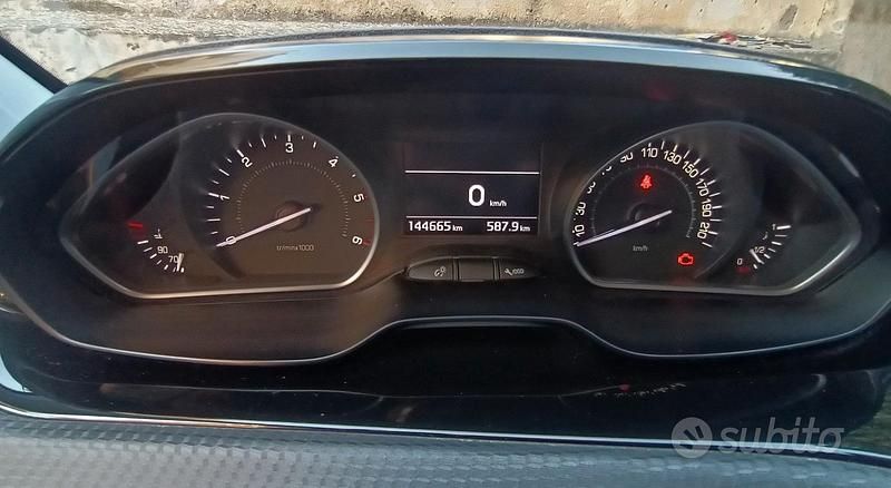 Usata Peugeot 208 100 CV (73 kW) 2016 Blu Utilitaria