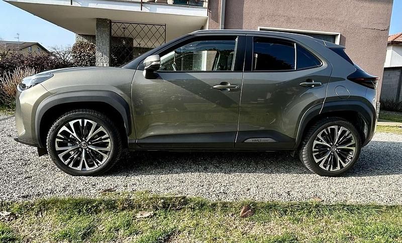Usata Toyota Yaris Cross Lounge 92 CV (67 kW) 2022 SUV