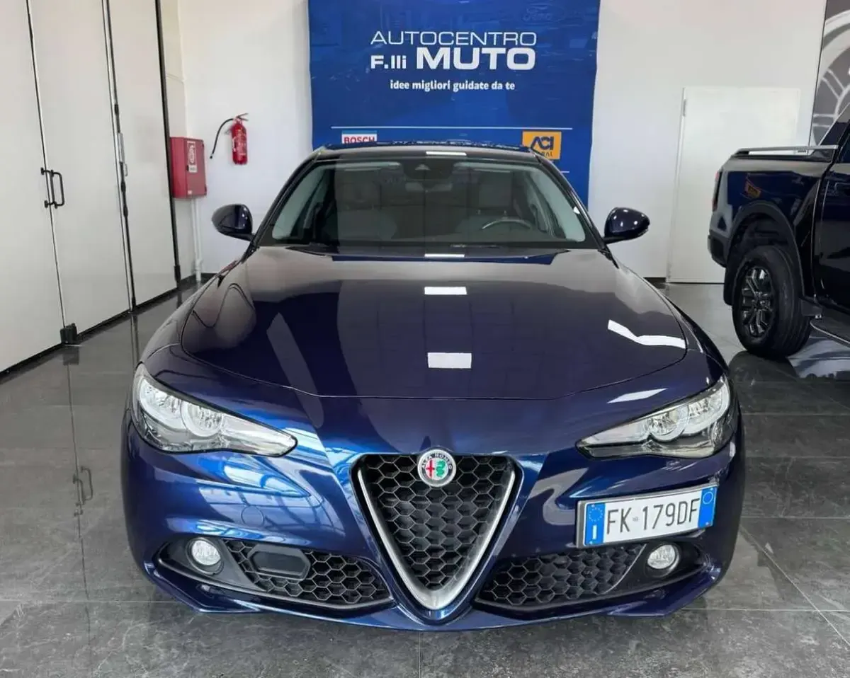 Usata Alfa Romeo Giulia Business 150 CV (110 kW) 2017 Blu montecarlo Berlina
