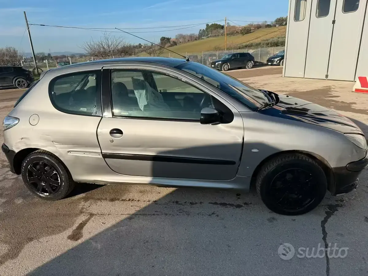 Usata Peugeot 206 68 CV (50 kW) 2004 Grigio Coupé