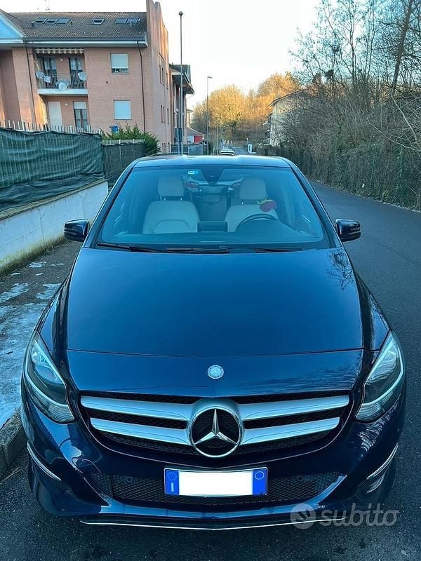Usata Mercedes B200 136 CV (100 kW) 2017 Blu Utilitaria