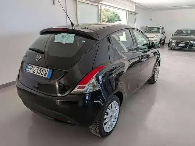 Usata Lancia Ypsilon Gold 69 CV (50 kW) 2013 Nero Utilitaria