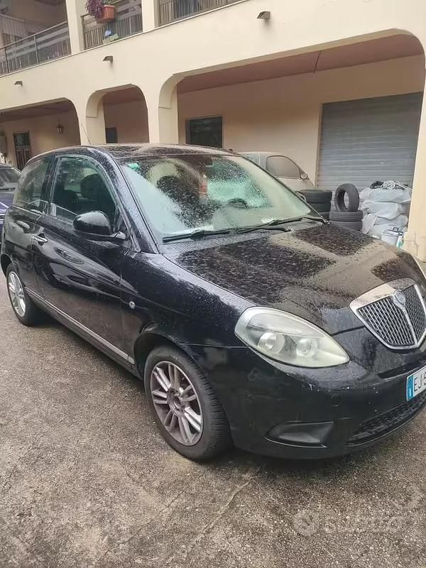 Usata Lancia Ypsilon 75 CV (55 kW) 2011 Nero Utilitaria