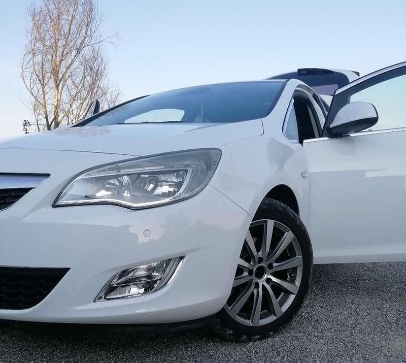 Usata Opel Astra Cosmo 125 CV (91 kW) 2013 Berlina