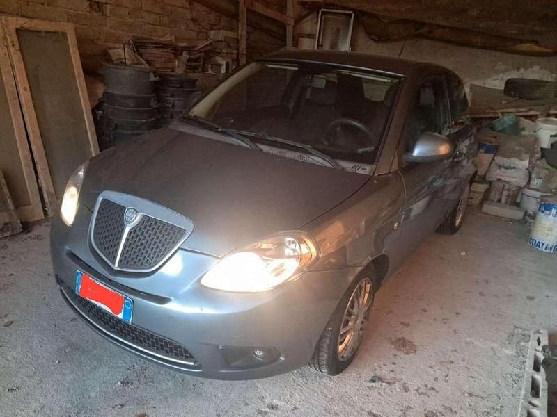 Usata Lancia Ypsilon 77 CV (56 kW) 2009 Argento Utilitaria