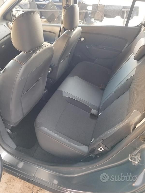 Usata Dacia Sandero 90 CV (66 kW) 2017 Grigio Berlina