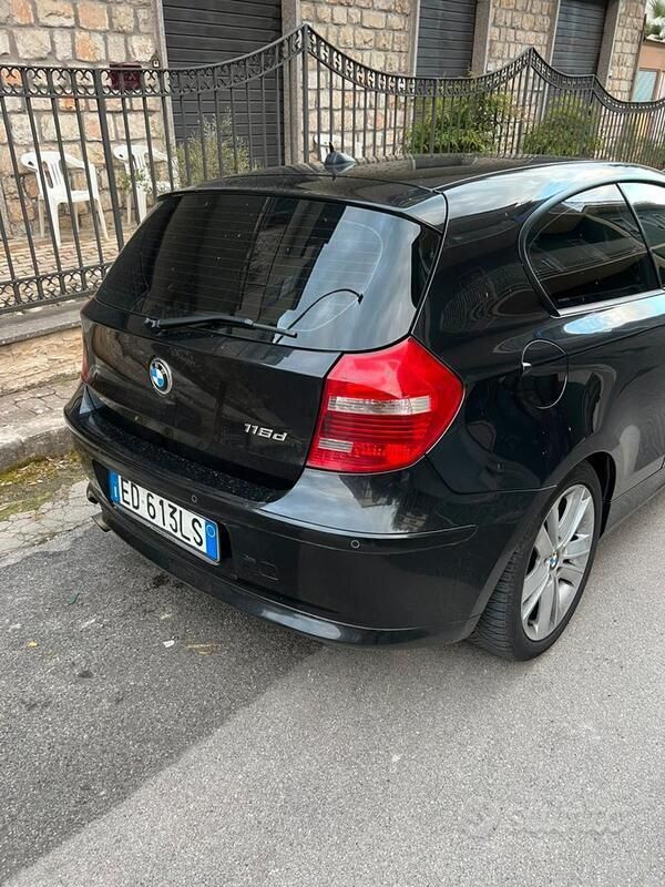Usata BMW 116 116 CV (85 kW) 2011 Nero Utilitaria