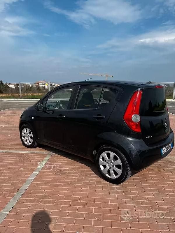Usata Opel Agila 86 CV (63 kW) 2010 Nero Utilitaria