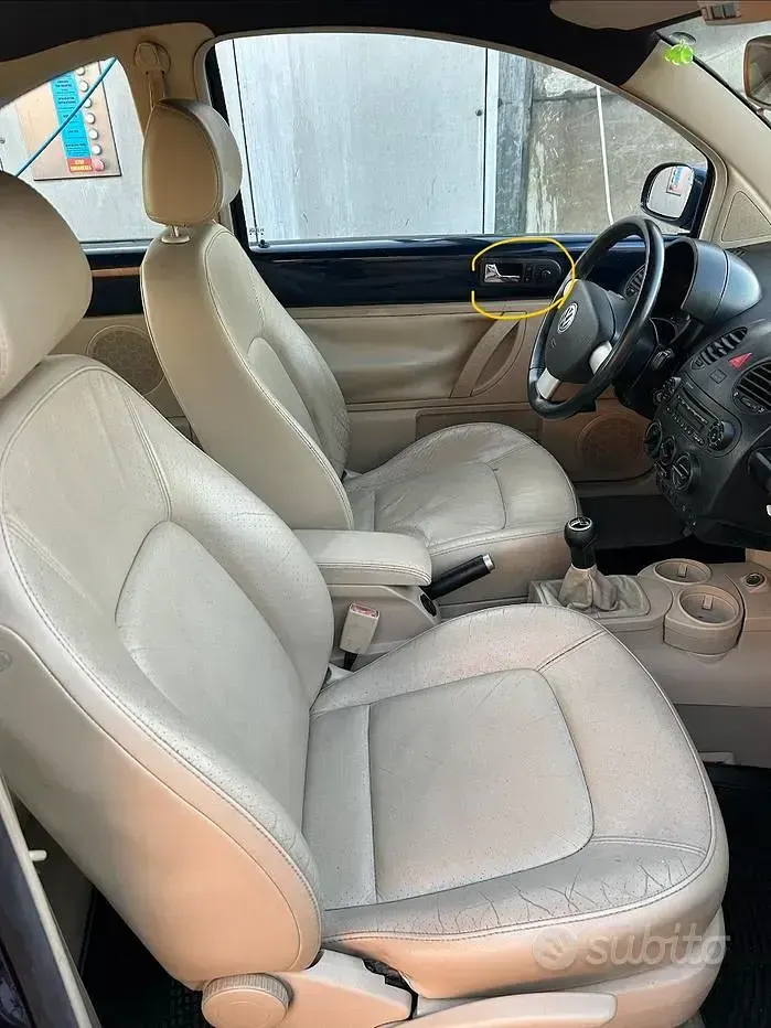 Usata VW New Beetle 102 CV (75 kW) 2005 Blu Utilitaria