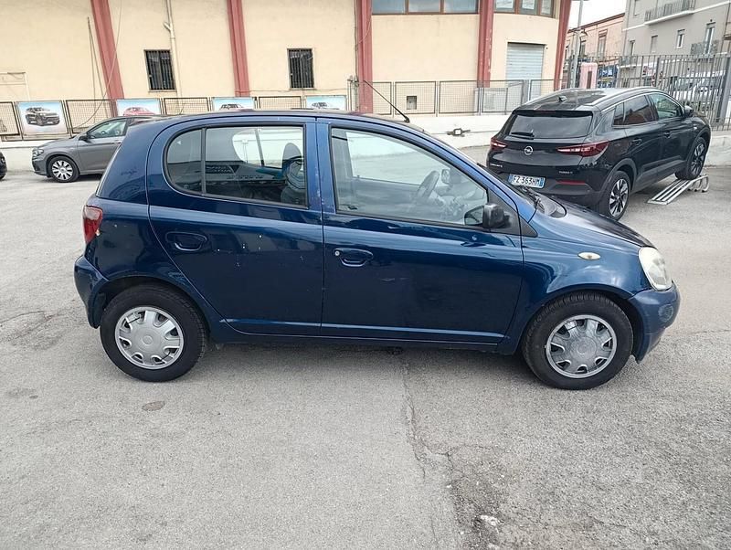 Usata Toyota Yaris Sol 67 CV (49 kW) 2003 Blu Utilitaria