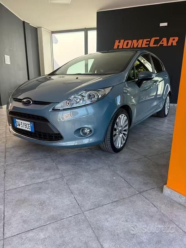 Usata Ford Fiesta Titanium 68 CV (50 kW) 2009 Blu Utilitaria