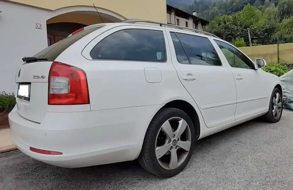 Usata Skoda Octavia Ambition 105 CV (77 kW) 2011 Bianco Station wagon