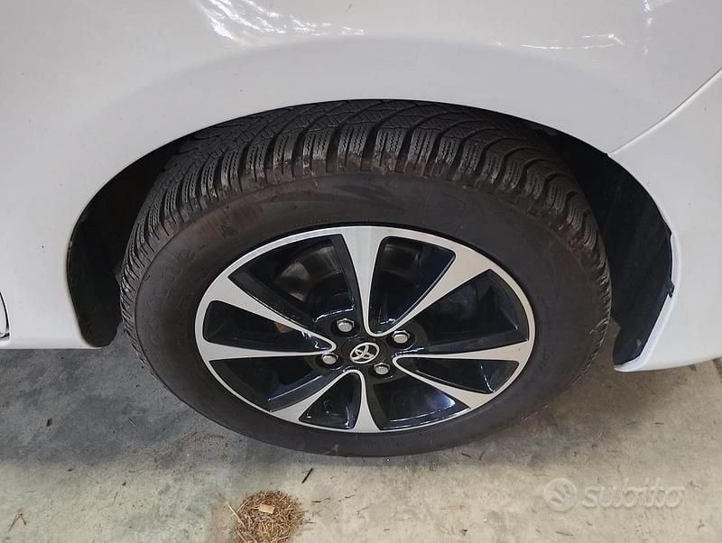 Usata Toyota Yaris Active 72 CV (52 kW) 2020 Bianco Berlina