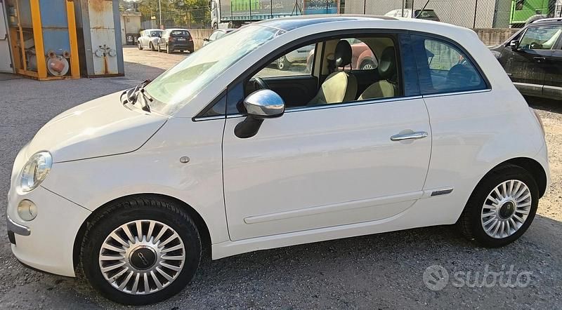 Bianco Usata 2011 Fiat 500 Lounge Tre volumi | 5650 € (Buon prezzo) - Immagine 1/4