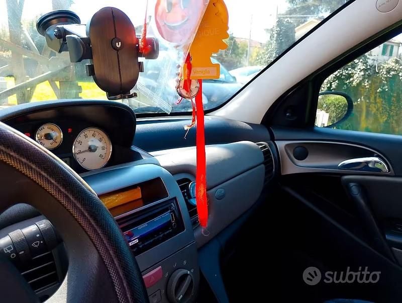 Usata Lancia Ypsilon 70 CV (51 kW) 2004 Grigio Utilitaria