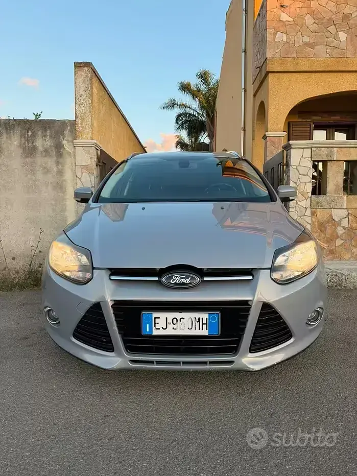 Usata Ford Focus Titanium 115 CV (84 kW) 2011 Grigio Station wagon