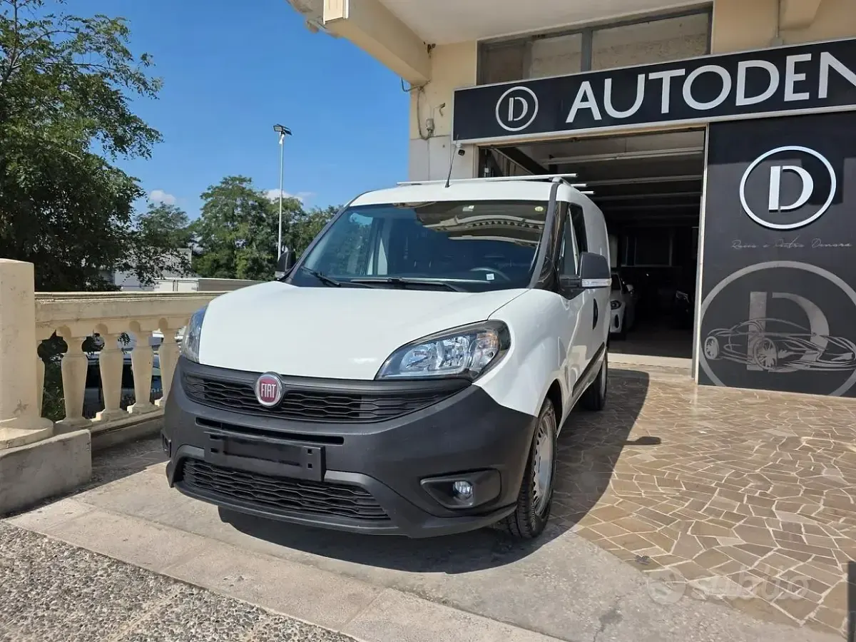 Usata Fiat Doblò S 105 CV (77 kW) 2023 Bianco Monovolume