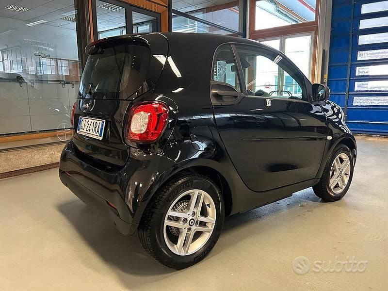Usata Smart ForTwo Coupé Passion 41 kW (56 CV) 2022 Nero Utilitaria