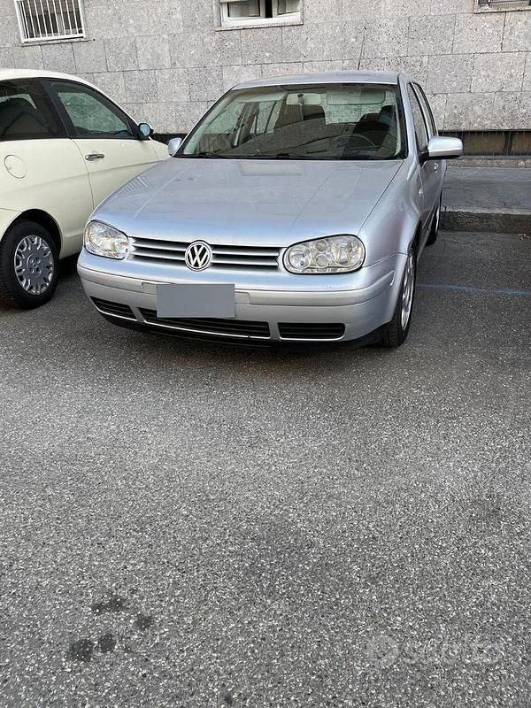 Usado VW Golf IV 105 CV (77 kW) 2001 Gris Berlina