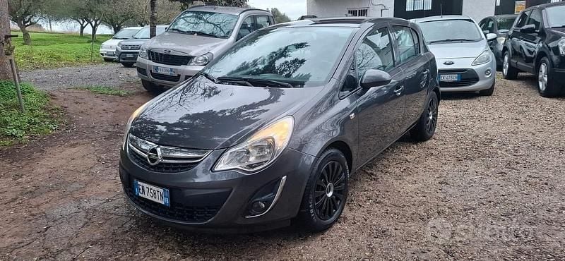 Usata Opel Corsa Edition 75 CV (55 kW) 2013 Grigio Berlina