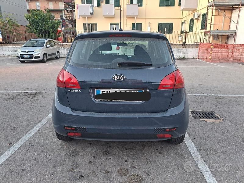 Usata Kia Venga 90 CV (66 kW) 2012 Blu Utilitaria