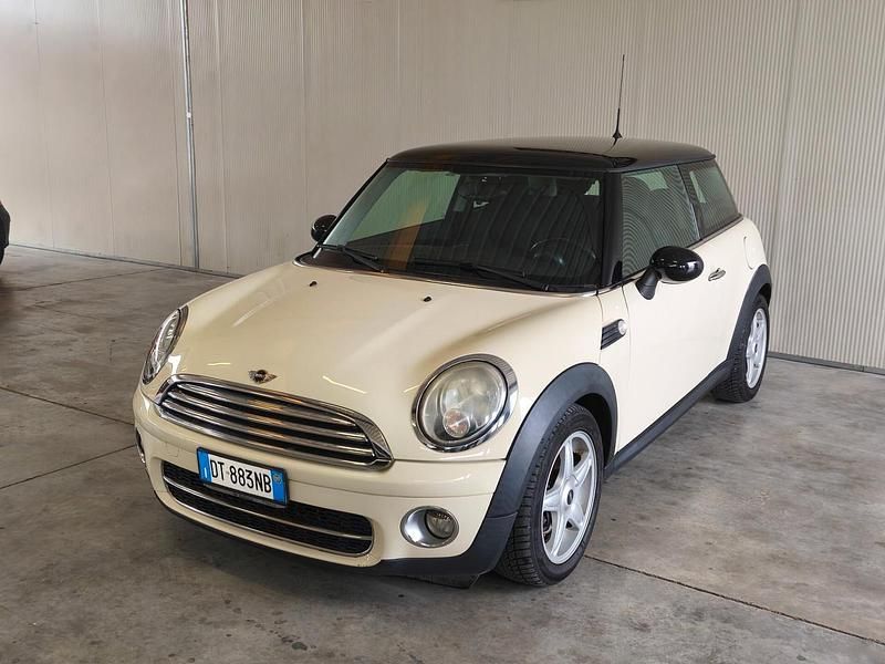 Usata Mini Cooper D 110 CV (80 kW) 2009 Beige Utilitaria