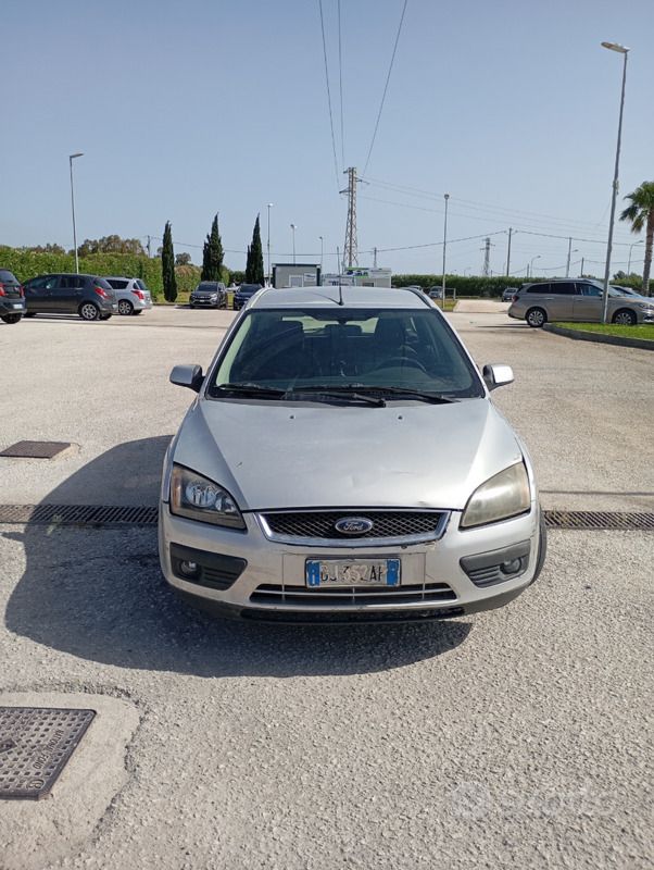 Usata Ford Focus 100 CV (73 kW) 2007 Grigio Station wagon