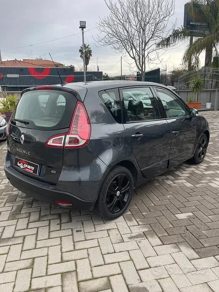 Usata Renault Scénic III Luxe 131 CV (96 kW) 2012 Grigio Monovolume
