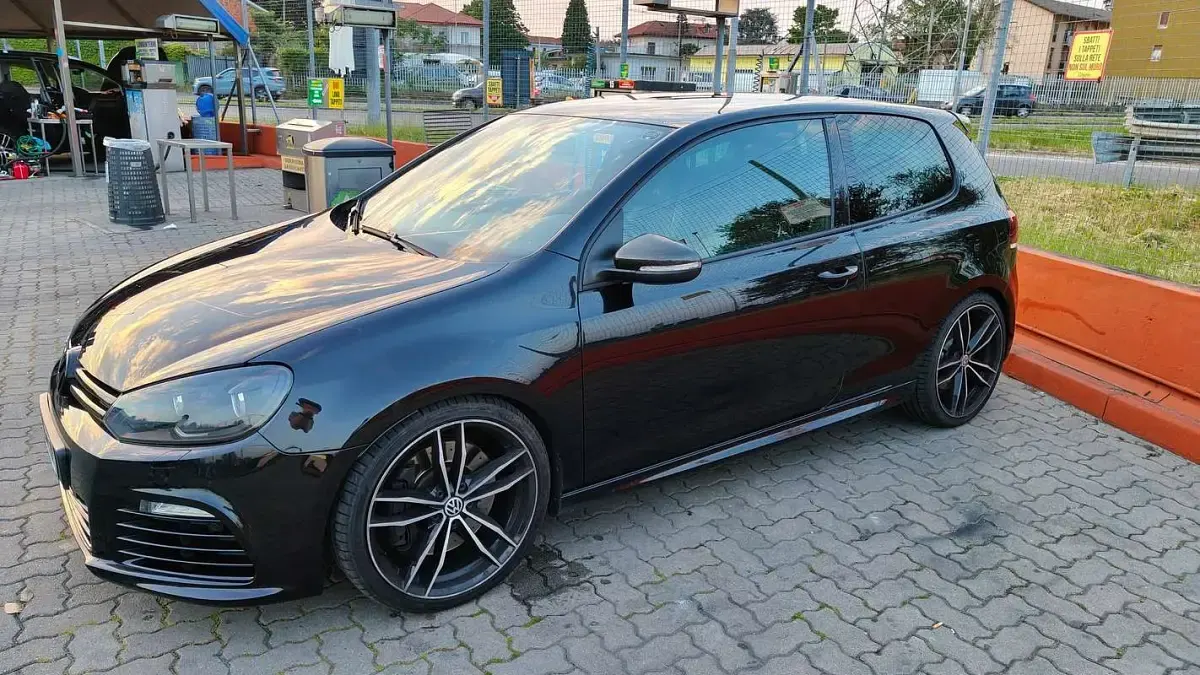 Usata VW Golf VI R 271 CV (199 kW) 2011 Nero Utilitaria