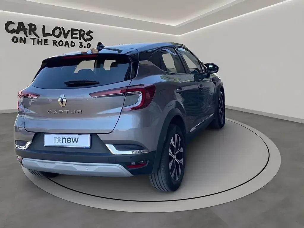 Usata Renault Captur Intens 101 CV (74 kW) 2023 Grigio chiaro SUV