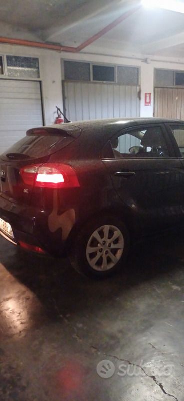 Nero Usata 2014 Kia Rio Station wagon | 5200 € (Ottimo prezzo) - Immagine 1/4