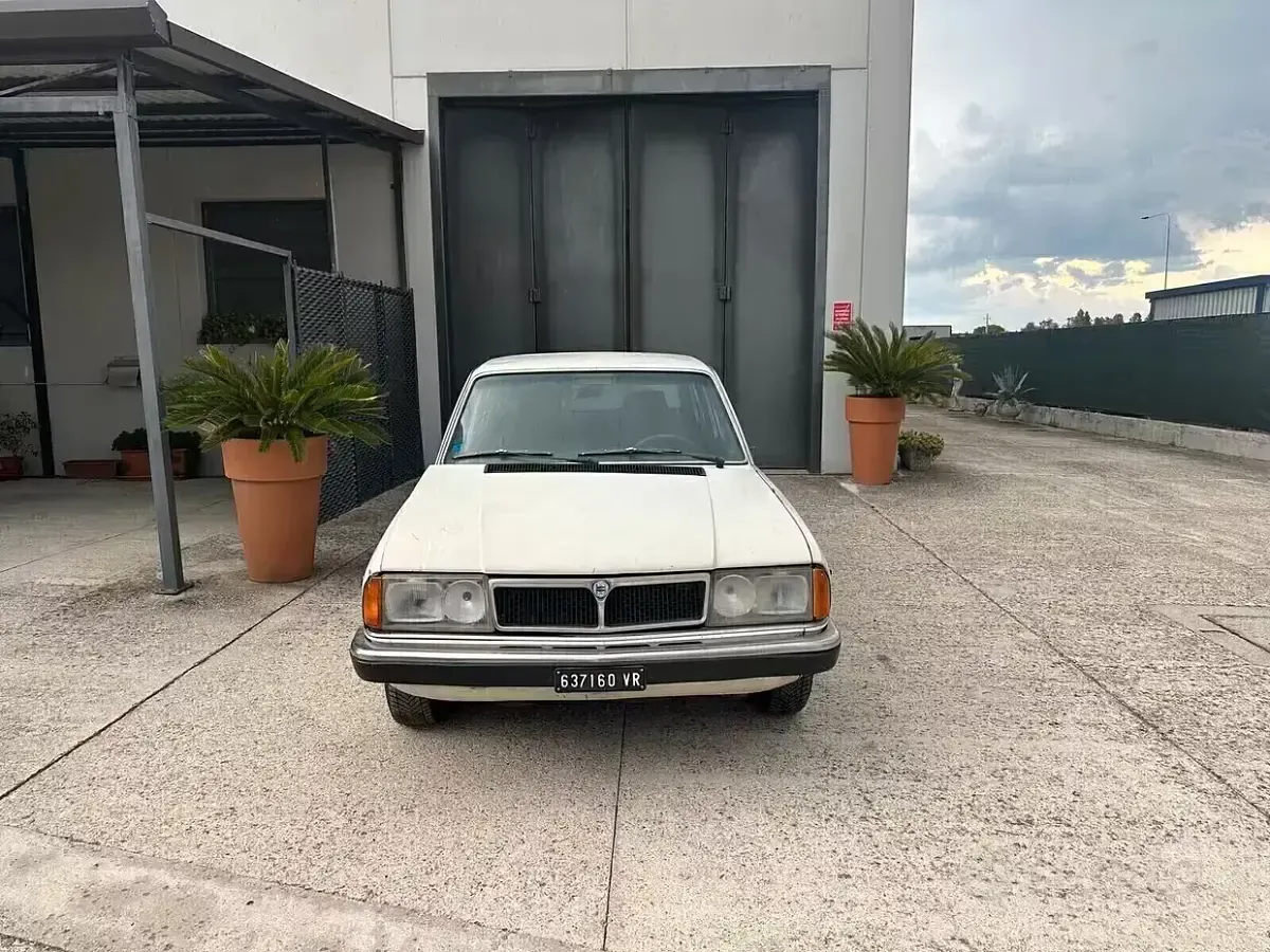 Usata Lancia Beta 122 CV (89 kW) 1983 Bianco Berlina