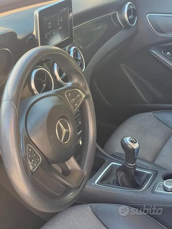Usata Mercedes CLA180 110 CV (80 kW) 2015 Bianco Berlina