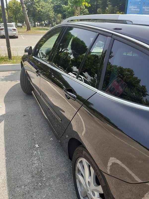 Usata Renault Laguna III 150 CV (110 kW) 2010 Nero Station wagon