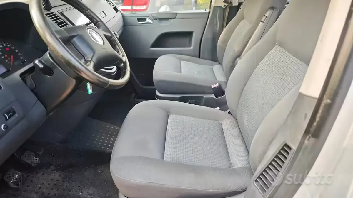 Usata VW Multivan Highline 174 CV (127 kW) 2006 Grigio Monovolume