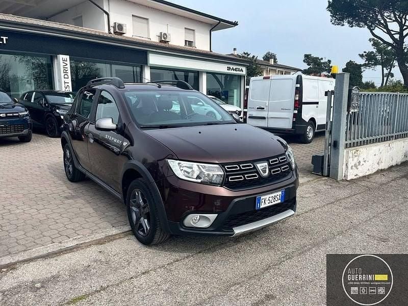 Usata Dacia Sandero Stepway 90 CV (66 kW) 2017 Bordeaux Utilitaria