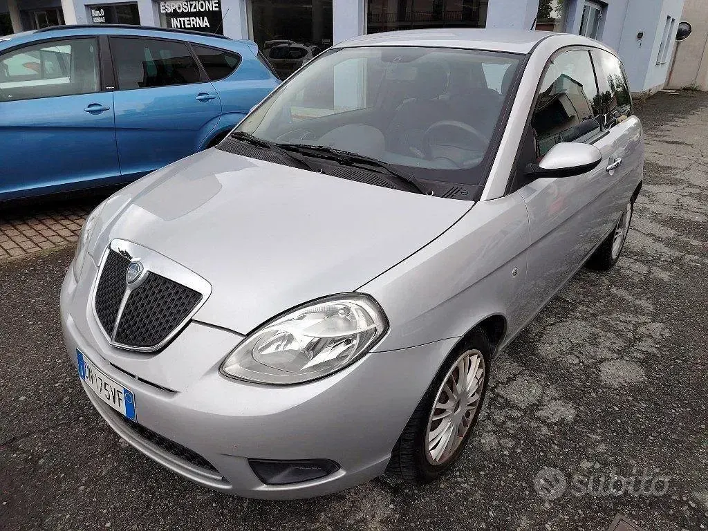 Usata Lancia Ypsilon 60 CV (44 kW) 2008 Grigio Utilitaria