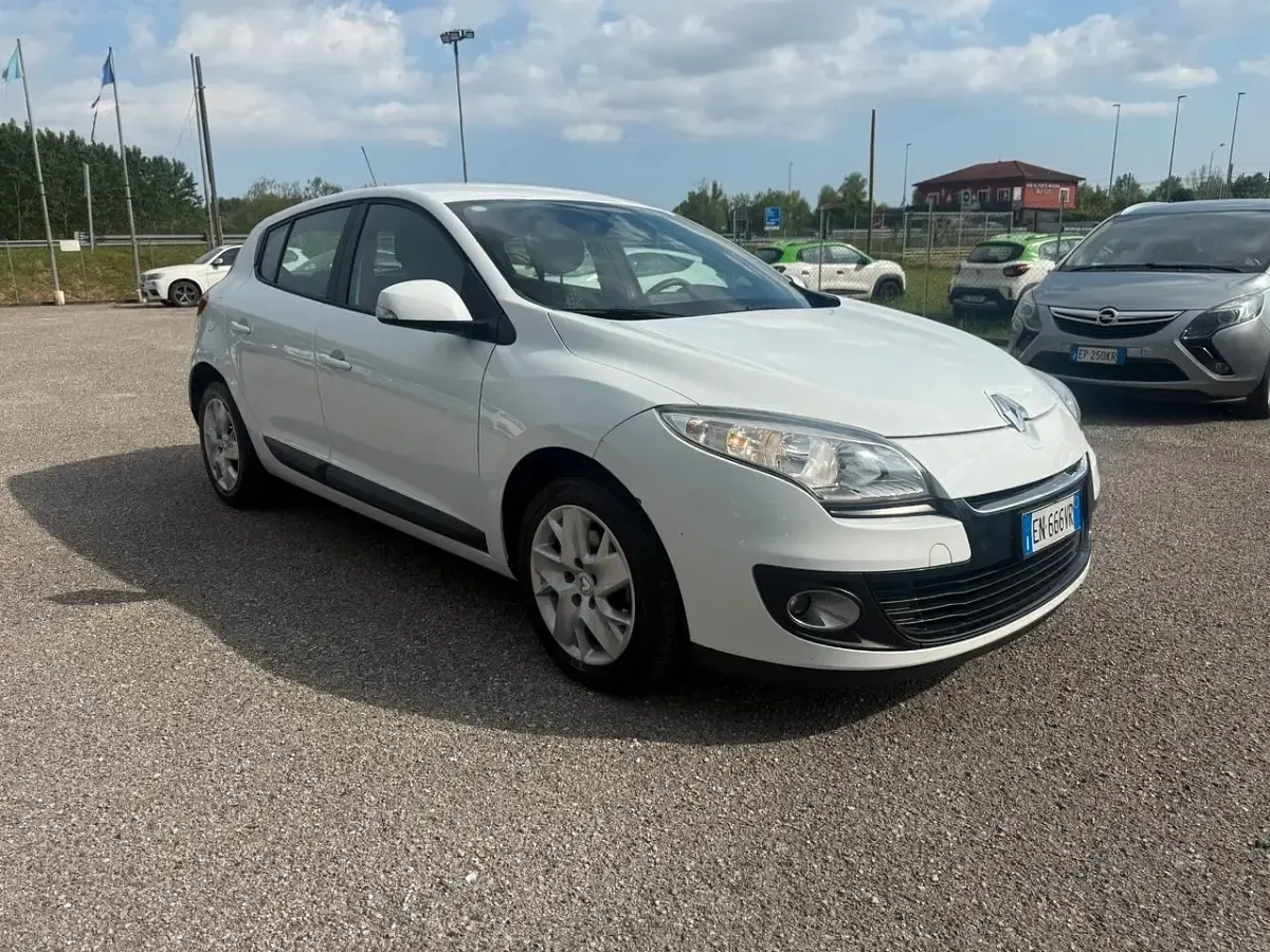 Usata Renault Mégane 110 CV (80 kW) 2012 Bianco Berlina