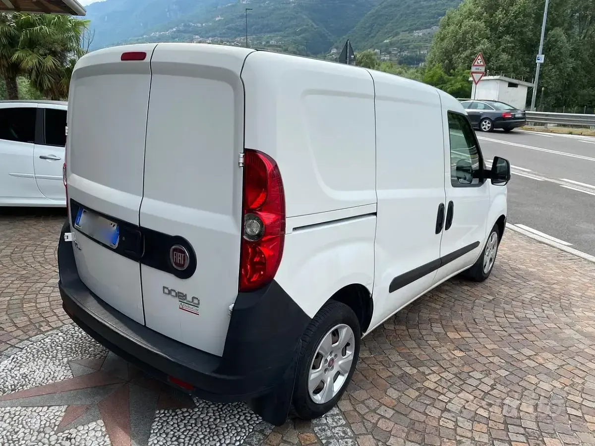 Usata Fiat Doblò 105 CV (77 kW) 2014 Bianco Monovolume